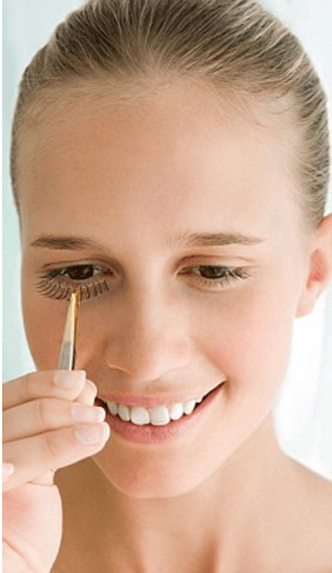How To Remove Eyelash Glue: Pull Off The False Eyelashes